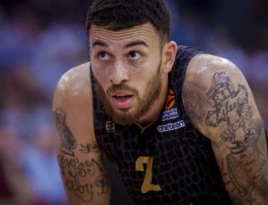 «Μύλος» με Μάικ Τζέιμς και αστυνομία - Τι λένε οι καραμπινιέροι (φώτο)